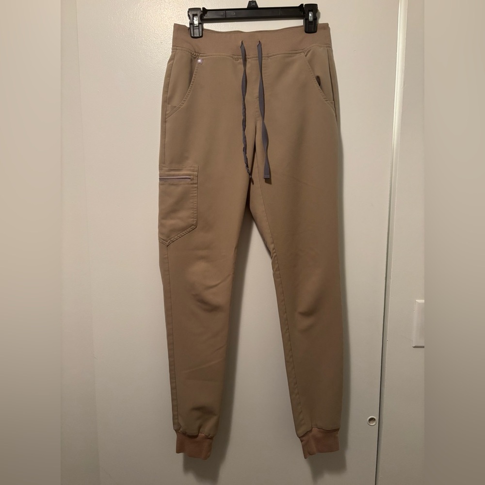 Figs Women's Zamora Joggers in Latte - Picture 2 of 4